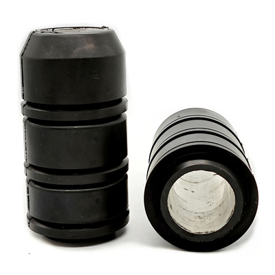 中程度の負荷 10000psi 2 3/8" 2 7/8" 3 1/2" アルミニウムまたは鉄コア ゴムオイルサタート 油井掘削用スワブカップ