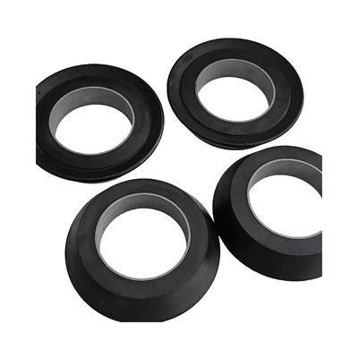 石油とガス用 4-1/2" 5-1/2" 7"V型のアルミコア柔軟な油田ゴムスワップカップ